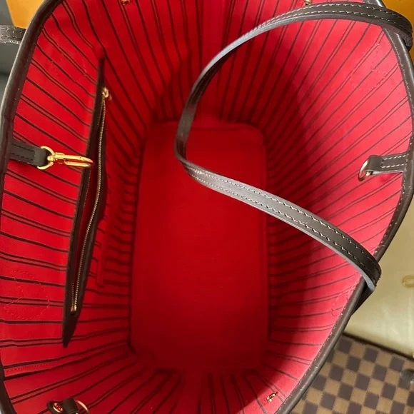 Louis Vuitton Neverfull MM - Picture 9 of 16